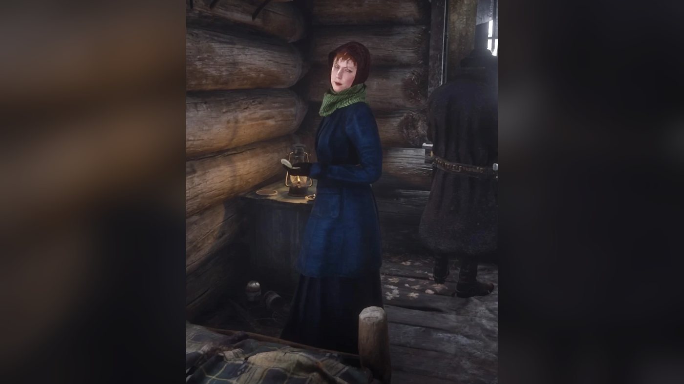 Molly en manteau sombre près d'une cabane